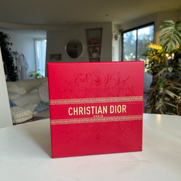 Christian Dior Red & Gold Embossed Gift Box - Picture 11 of 11